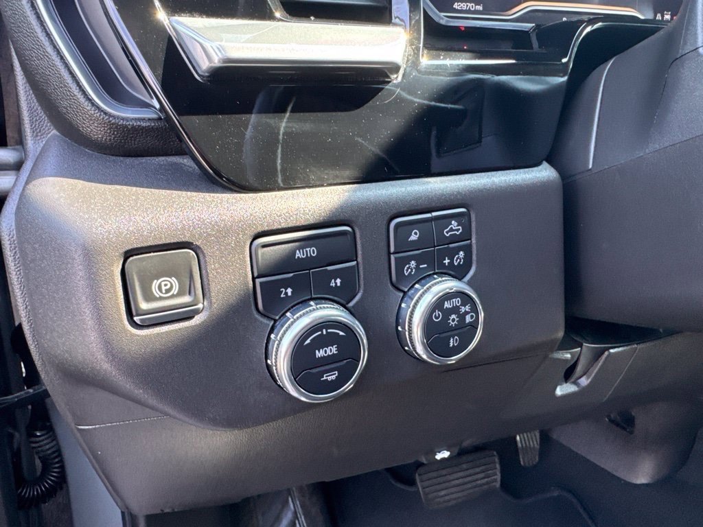 Used 2025 Silver GMC SLT image 31
