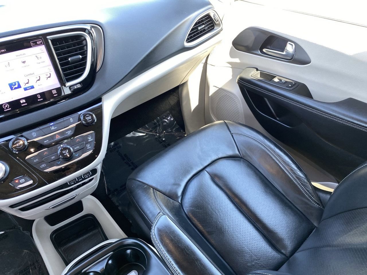 Used 2022 Bright White Chrysler Touring L image 17