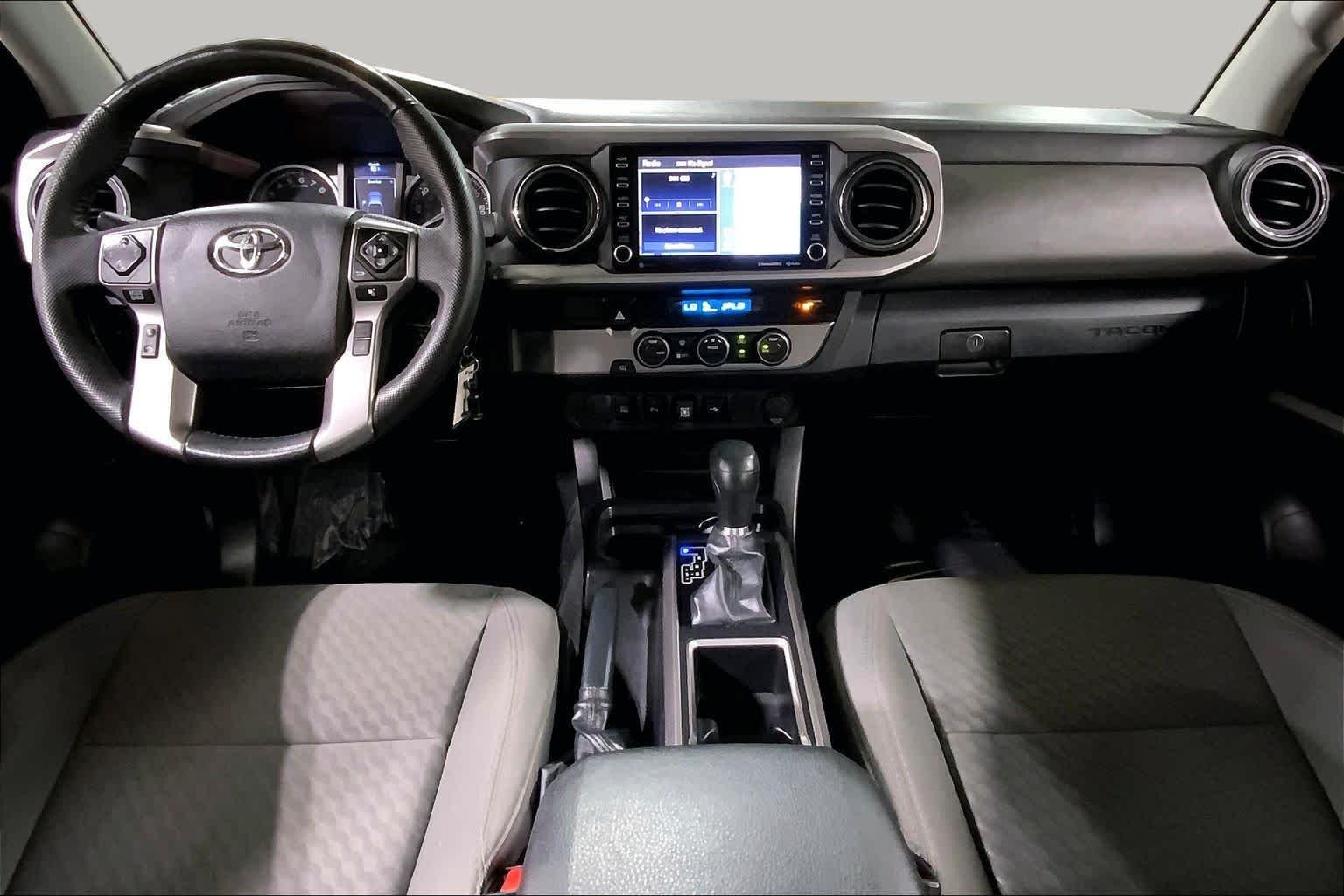 Used 2022 White Toyota SR5 image 16
