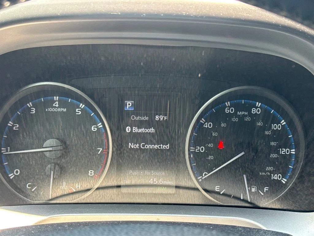 Used 2018 Silver Toyota XLE image 15