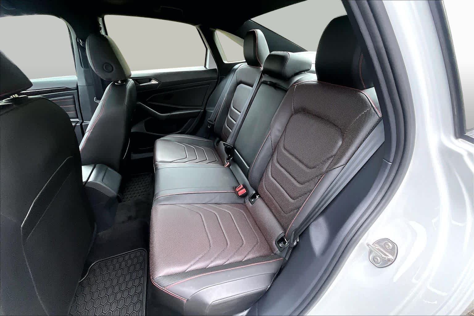 Used 2024 Pure White Volkswagen Autobahn image 20