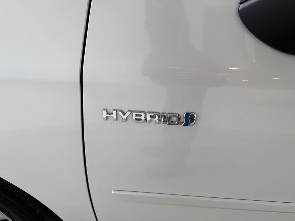 Used 2020 Pearl Toyota Limited image 10