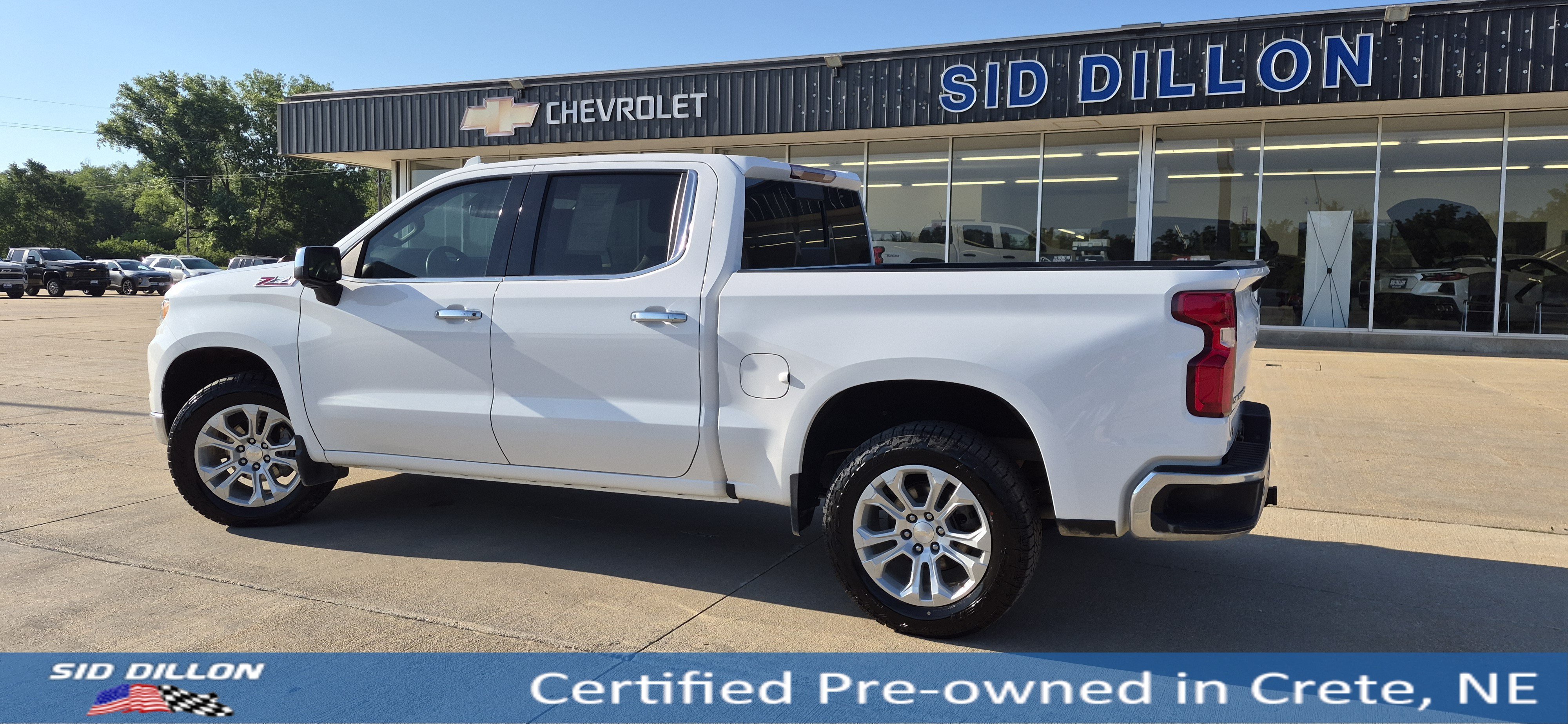 Used 2022 Summit White Chevrolet LTZ image 17