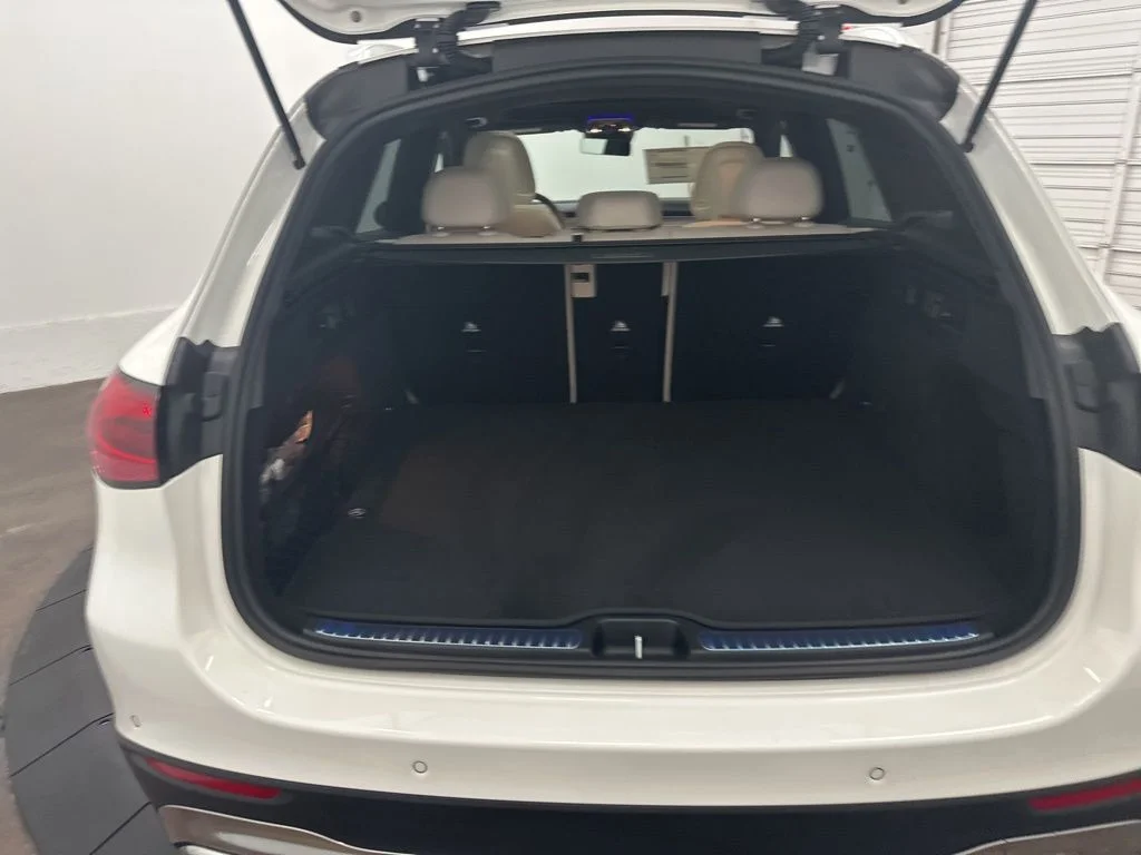 Used 2026 White Mercedes-Benz GLC 300 image 25