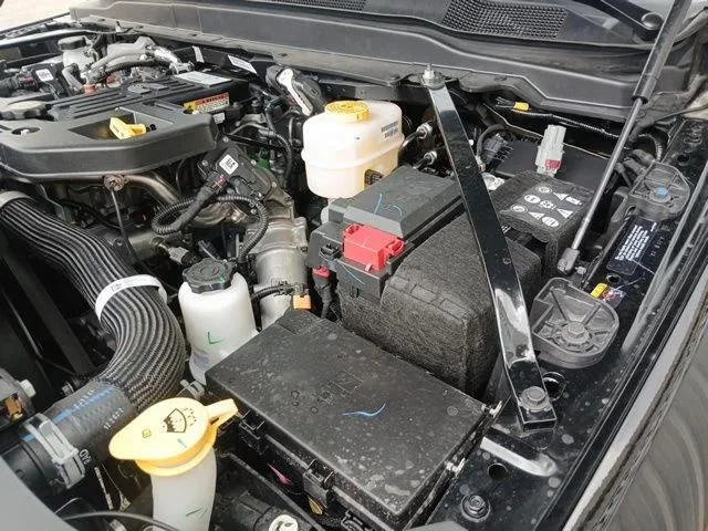 New 2026 Diamond Black Crystal Pearl-Coat Exterior Paint RAM TRADESMAN image 51