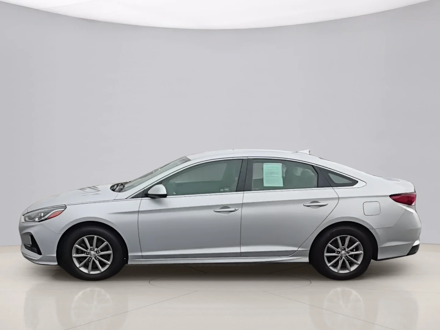 Used 2019 Silver Hyundai SE image 3