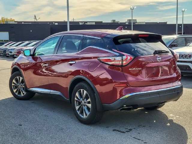 Used 2017 Red Nissan S image 7