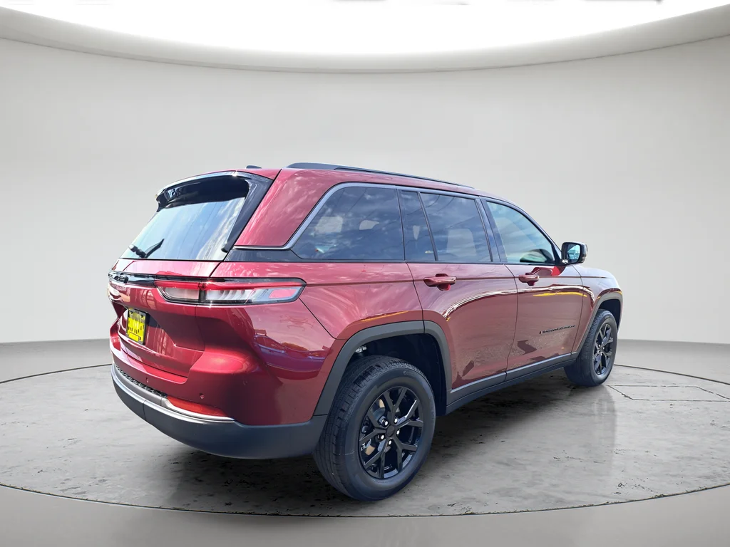 New 2026 Velvet Red Pearl-Coat Exterior Paint Jeep Laredo Altitude image 3