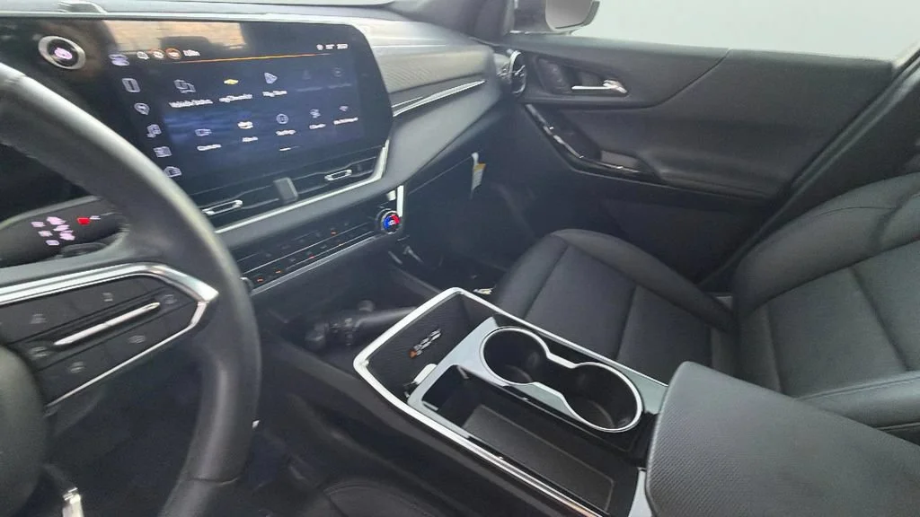 Used 2025 Sterling Gray Metallic Chevrolet LT image 19