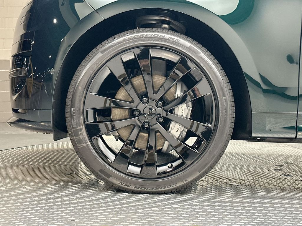 New 2026 British Racing Green SV Bespoke Ultra Met Gloss Land Rover Dynamic SE image 5