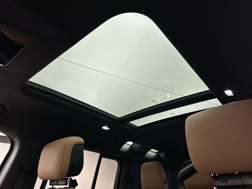 New 2026 Woolstone Green Land Rover X-Dynamic SE image 19