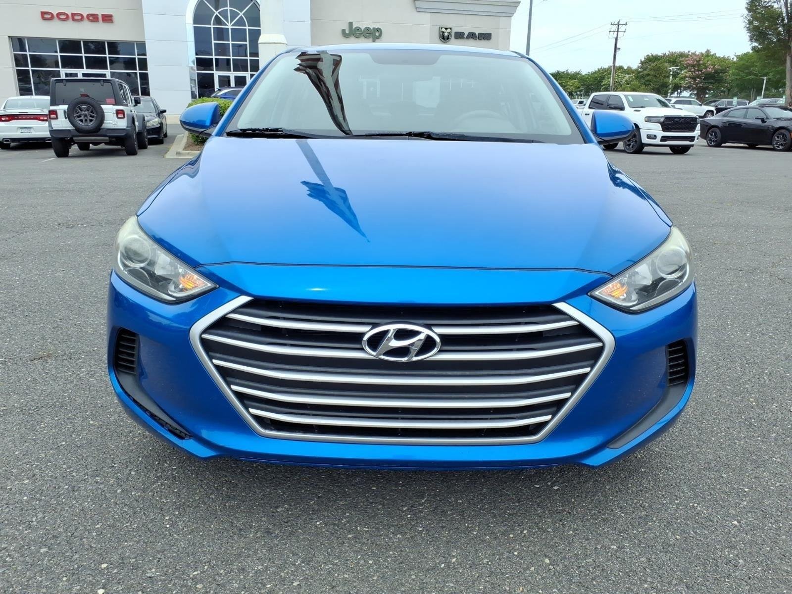 Used 2017 Electric Blue Hyundai SE image 12