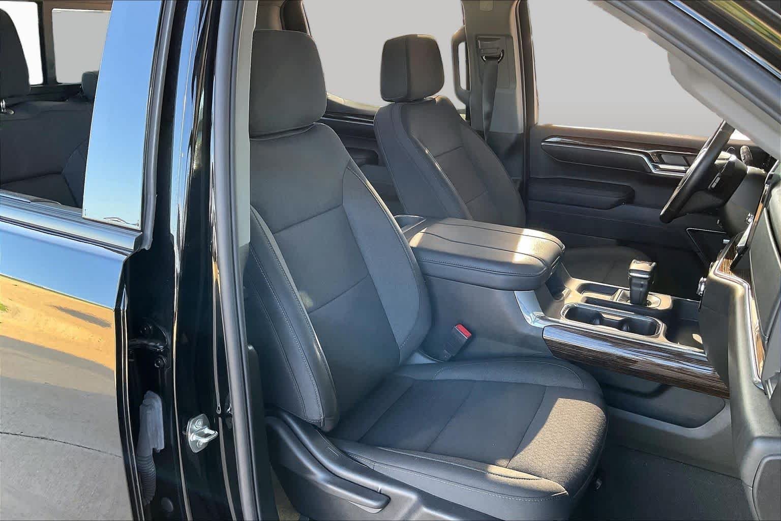 Used 2024 Onyx Black GMC Elevation image 7