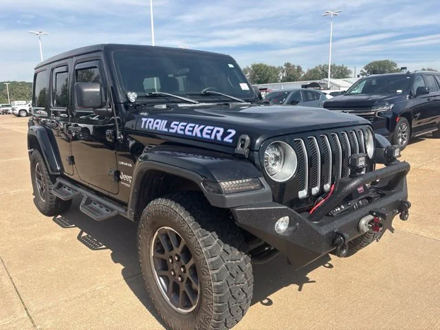 Used 2019  Jeep Sahara image 1