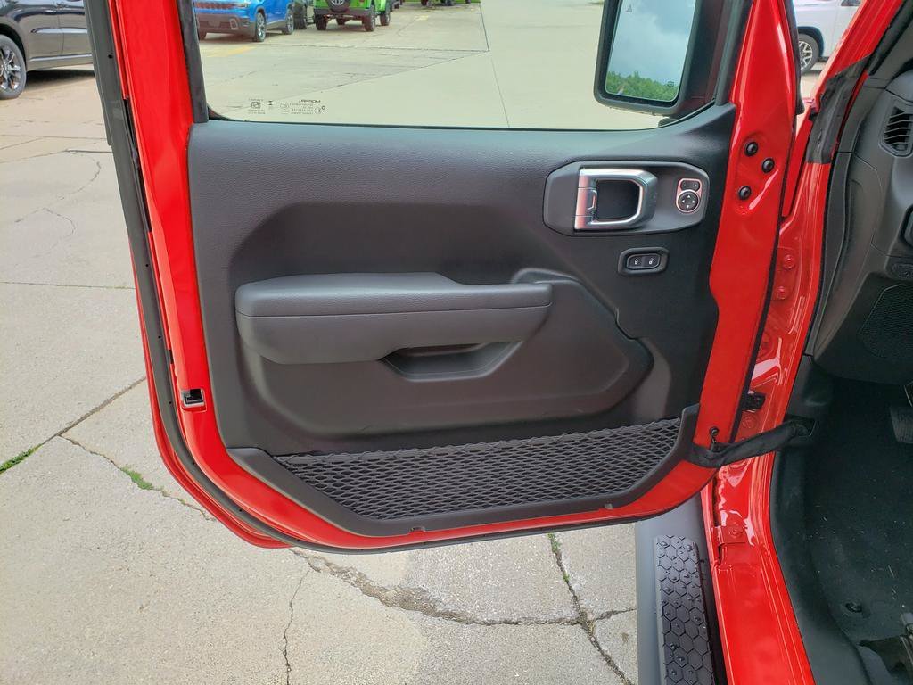 New 2026 Firecracker Red Clear-Coat Exterior Paint Jeep Sport S image 13