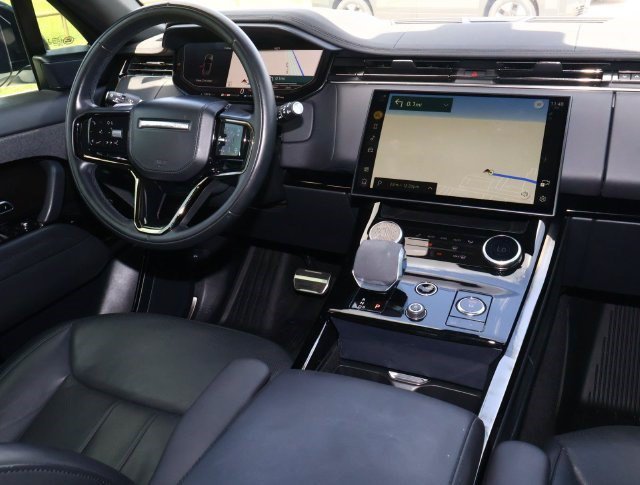 Used 2023 White Land Rover SE Dynamic image 10