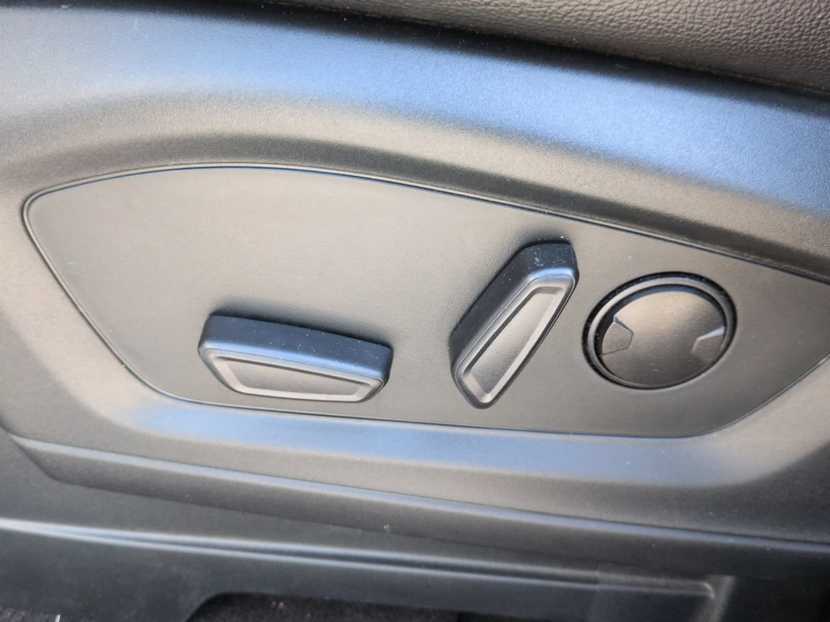 Used 2024 Gray Metallic Ford Limited image 19
