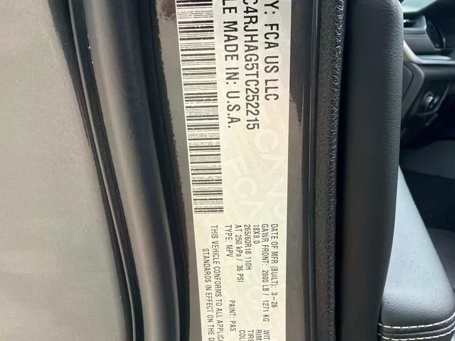 New 2026 Baltic Gray Metallic Clear-Coat Exterior Paint Jeep Laredo X image 31