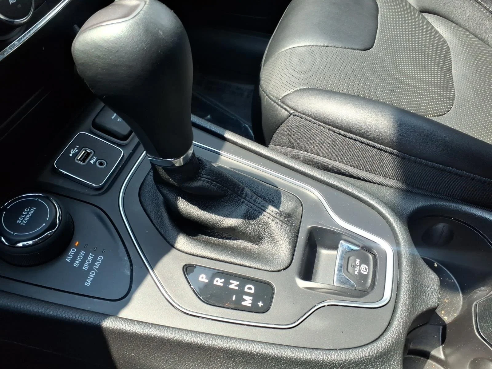 Used 2022 Bright White Clearcoat Jeep Latitude Lux image 7