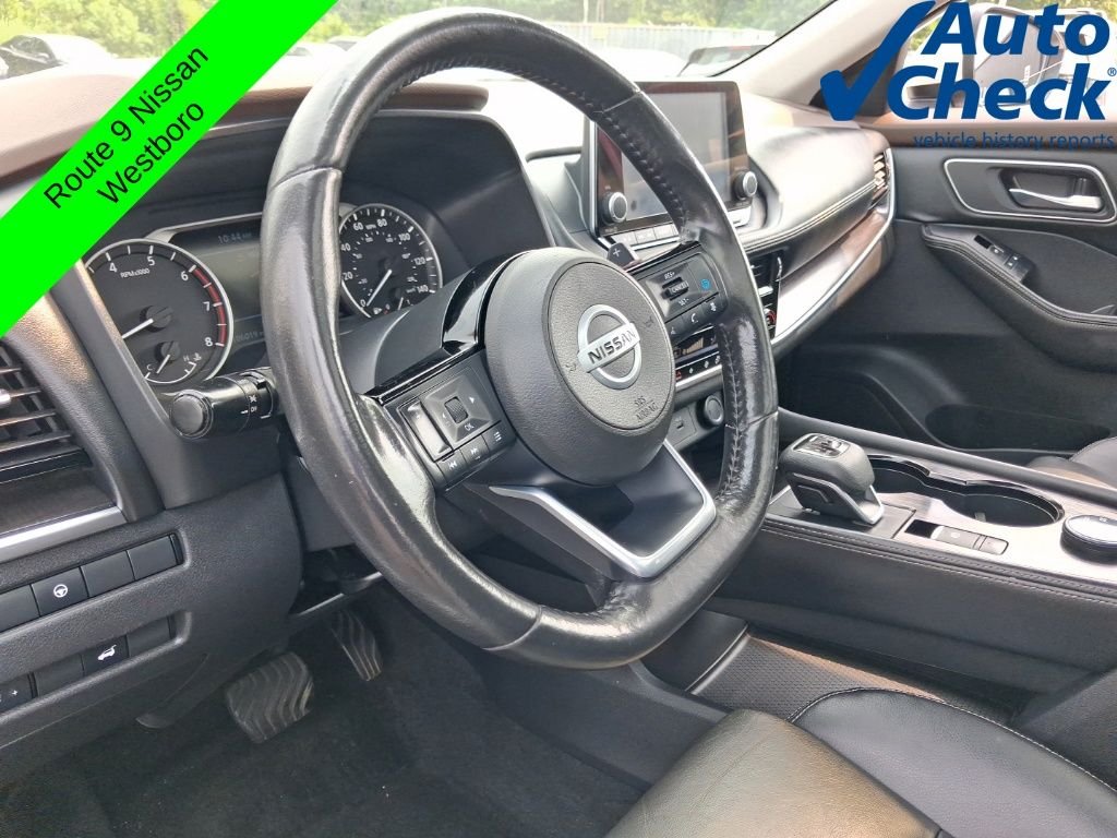 Used 2021 White Nissan SL image 14