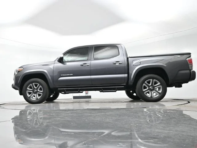 Used 2018 Magnetic Gray Metallic Toyota SR5 image 23