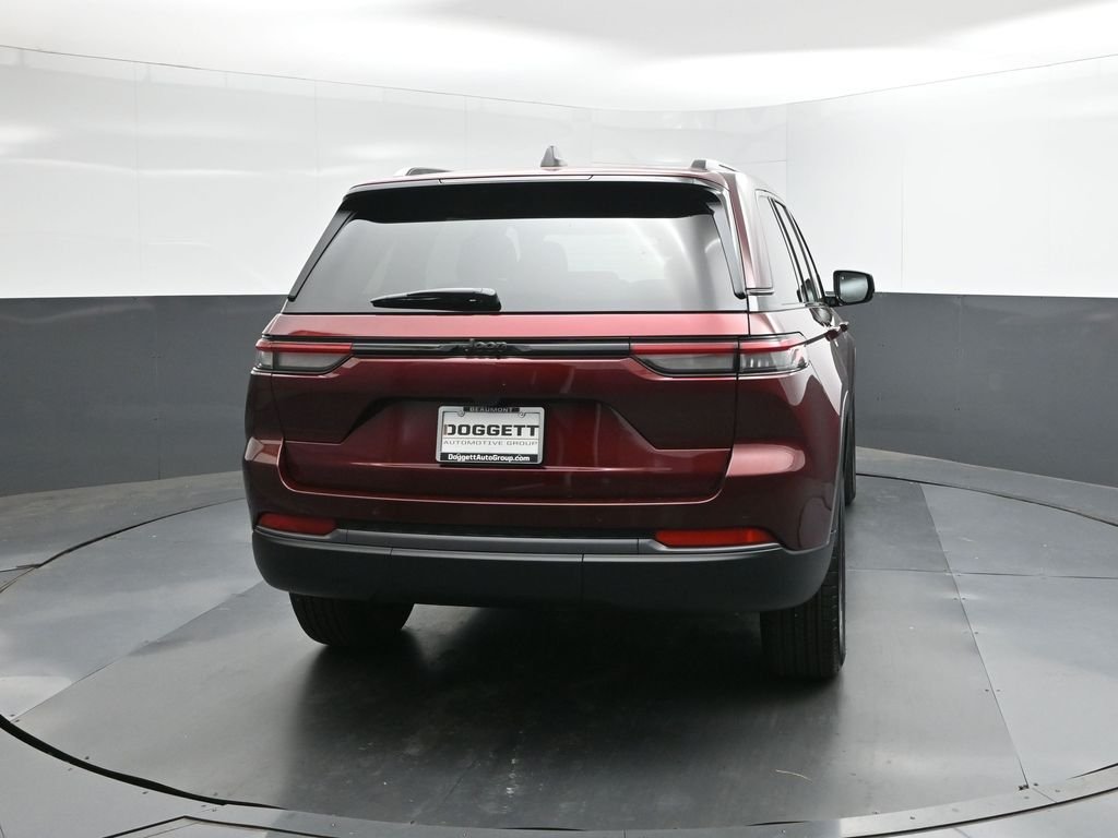New 2026 Velvet Red Pearl-Coat Exterior Paint Jeep Altitude image 5