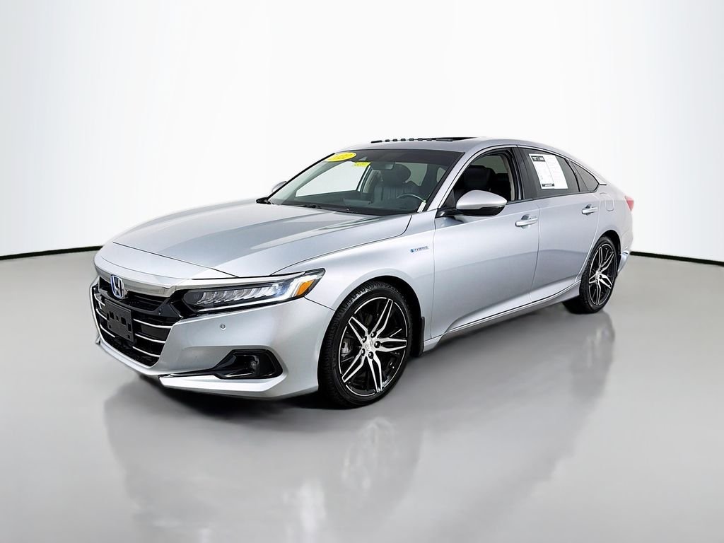 Used 2022 Lunar Silver Metallic Honda Touring image 3