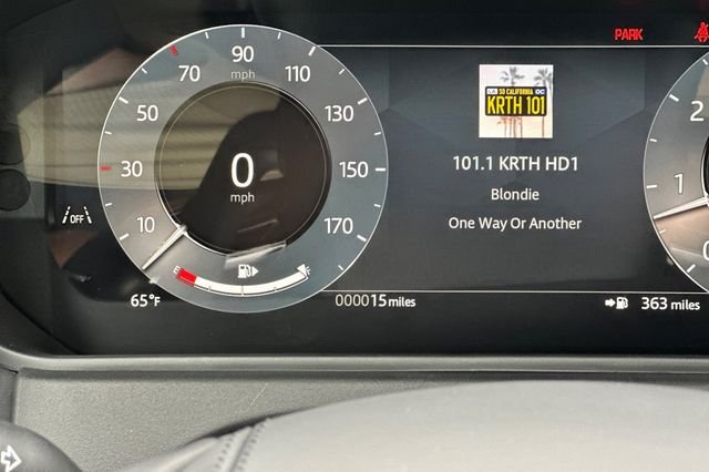 New 2026 Santorini Black Land Rover Dynamic SE image 26