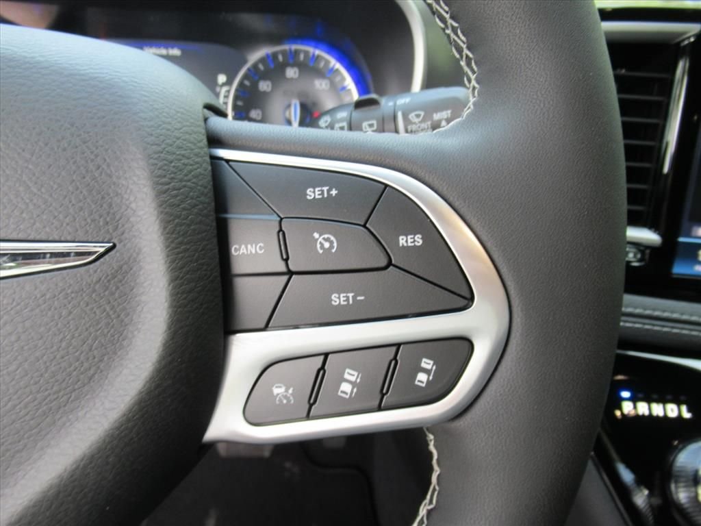 New 2026 Silver Mist Clear-Coat Exterior Paint Chrysler Select image 19