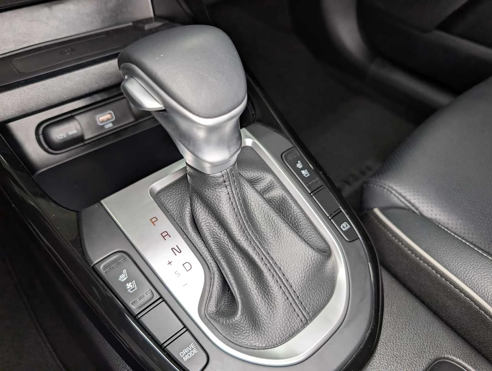Used 2023 Aurora Black Kia GT-Line image 29