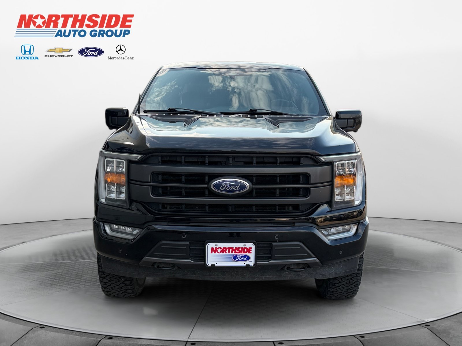 Used 2023 Agate Black Metallic Ford LARIAT image 2