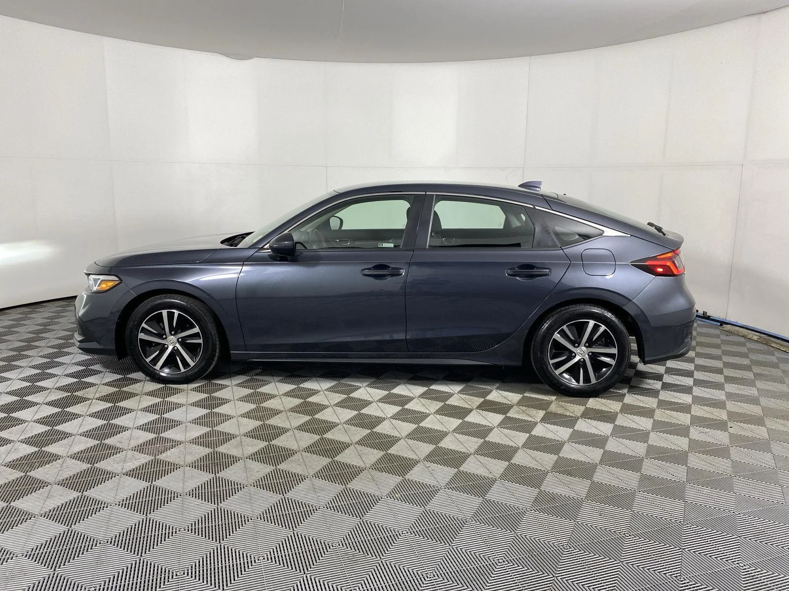 Used 2023 Meteorite Gray Metallic Honda LX image 4