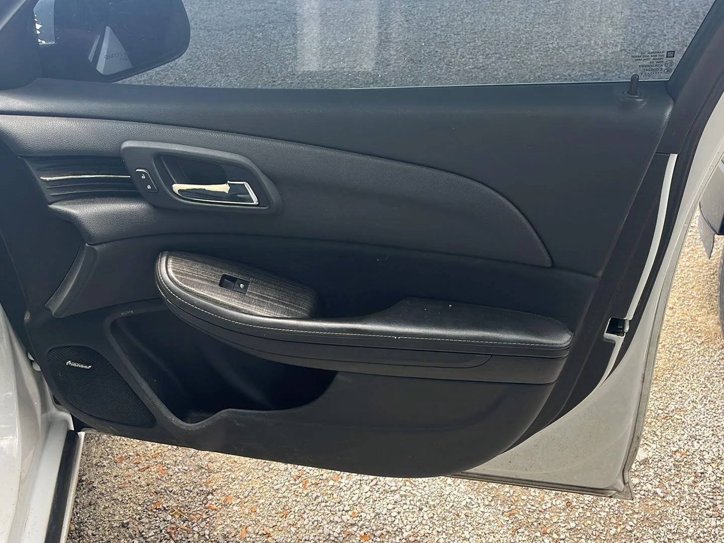 Used 2015 SUMMIT WHITE Chevrolet LT image 25