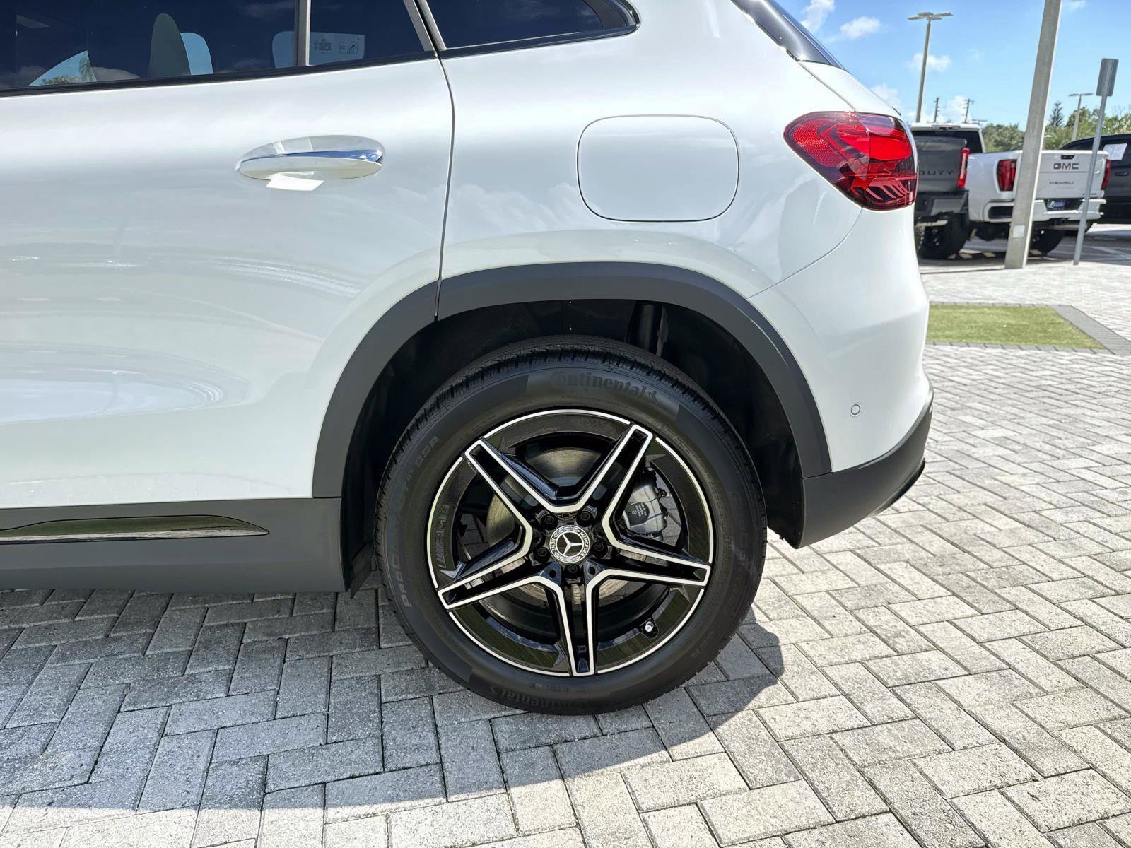 New 2026 Polar White Mercedes-Benz 250 SUV image 10