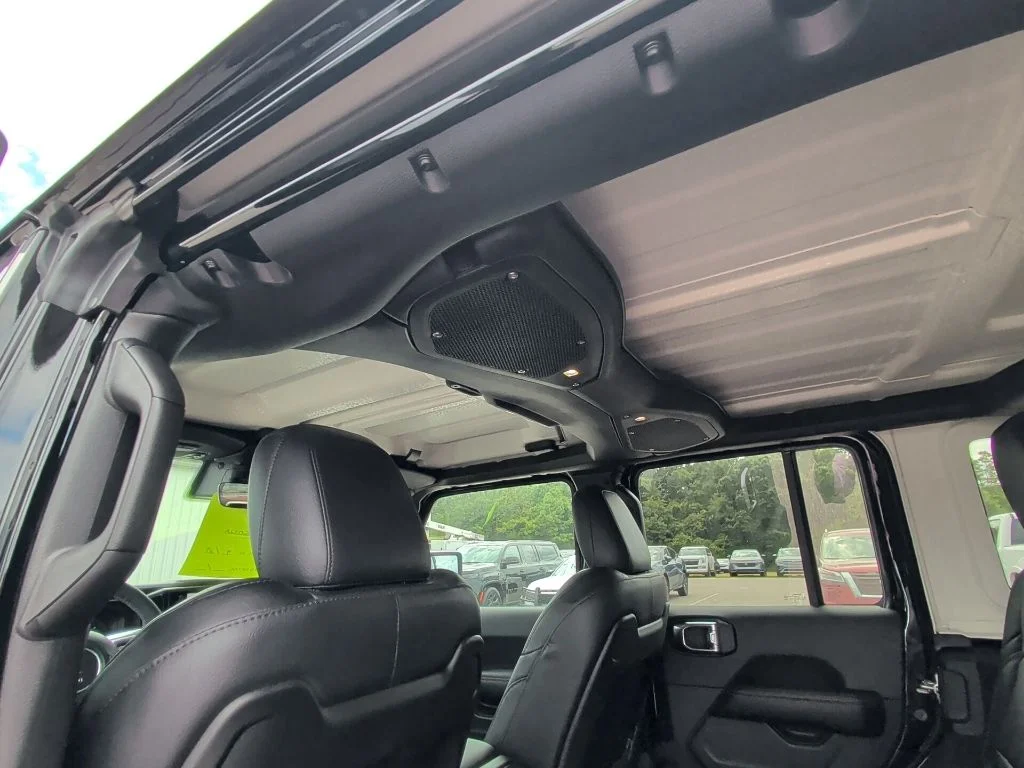 Used 2025 Black Jeep Sahara image 12