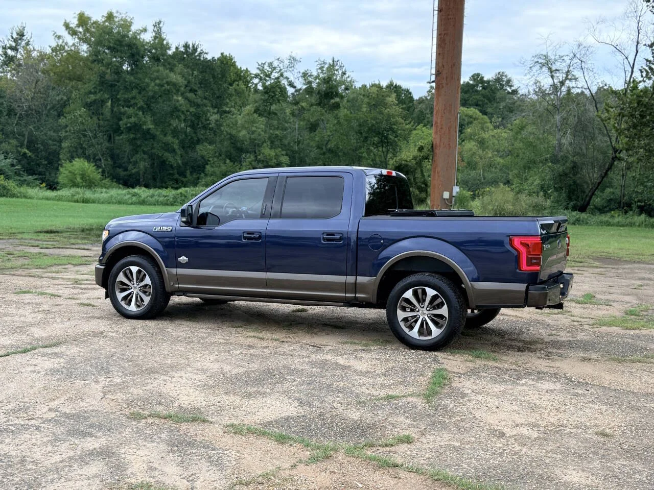 Used 2017 Blue Ford King Ranch 4x2 4dr SuperCrew 5.5 ft. SB image 3