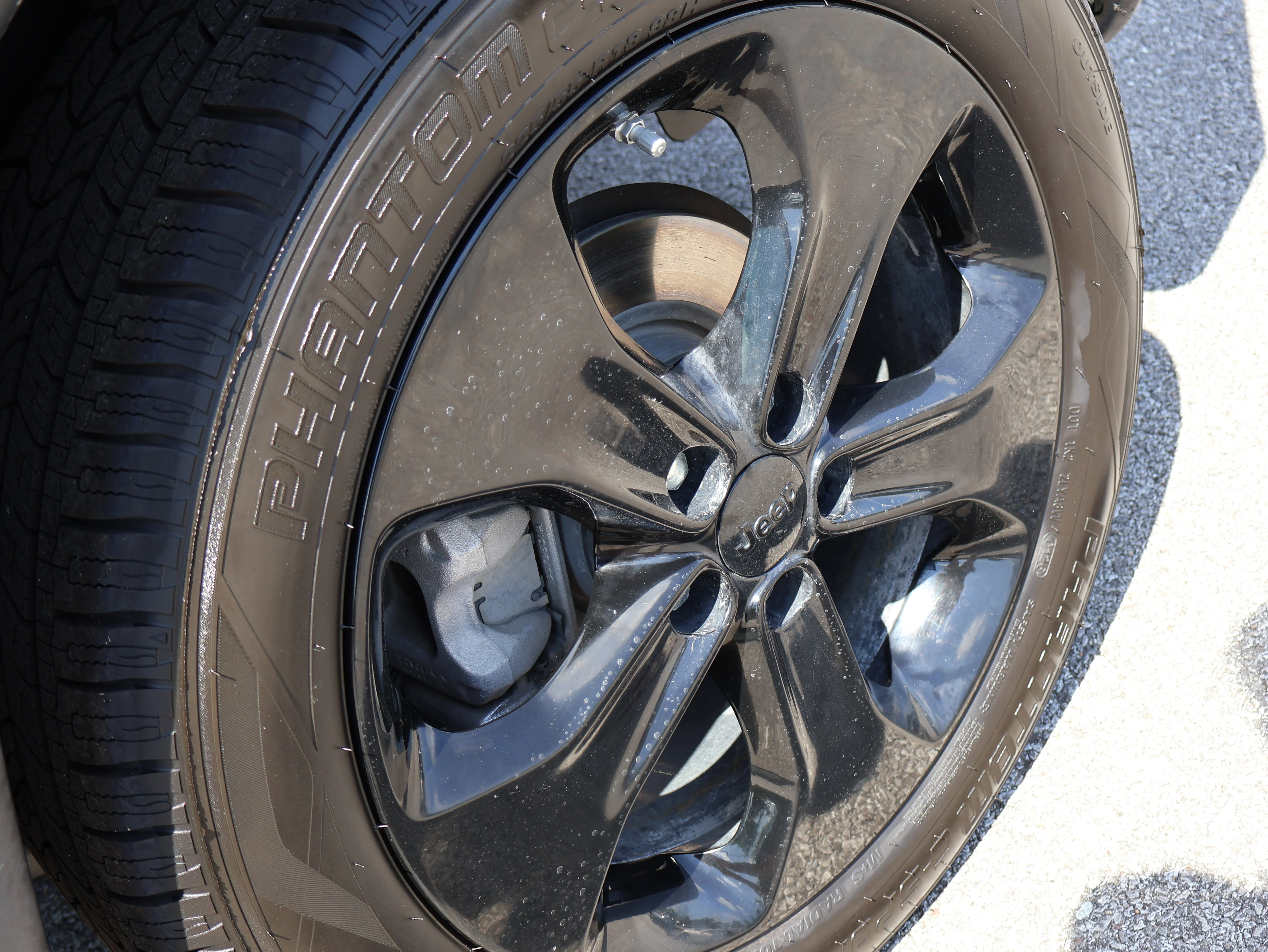 Used 2018 Granite Crystal Metallic Clearcoat Jeep Altitude image 42