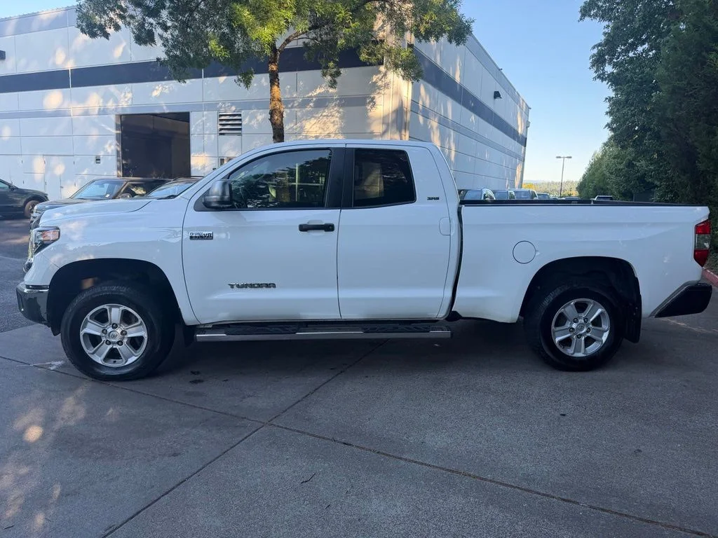 Used 2018 Super White Toyota SR5 image 6
