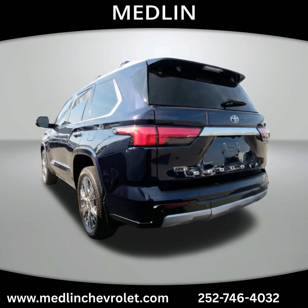 Used 2025  Toyota SR5 image 4