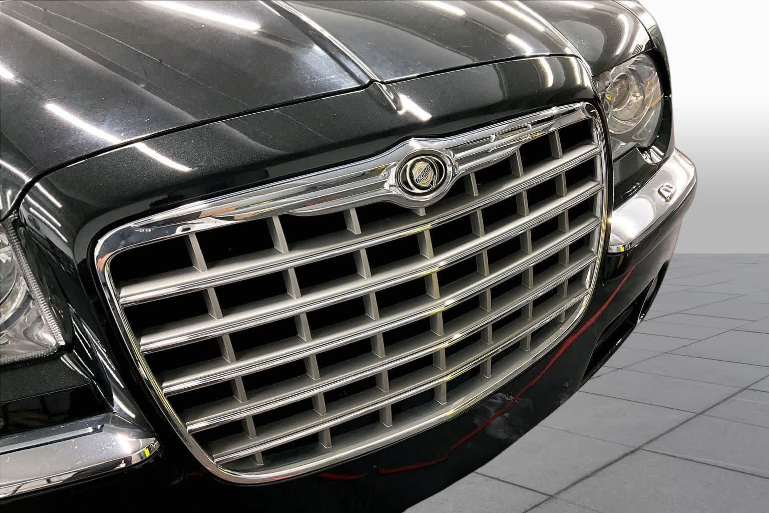 Used 2005 Brilliant Black Crystal Prl Chrysler 300C image 28