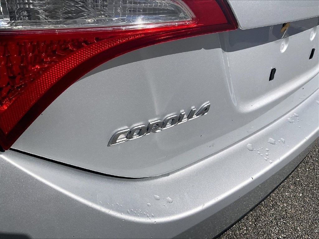 Used 2015 Silver Toyota L image 27