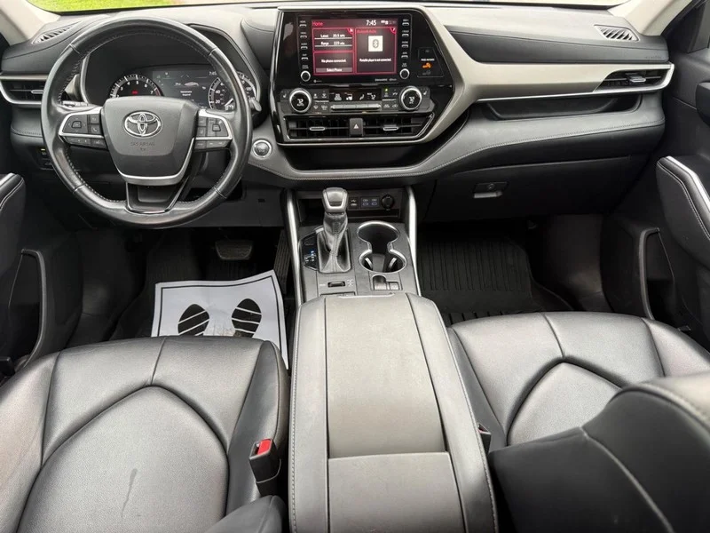 Used 2022 Celestial Silver Metallic Toyota XLE AWD (Natl) image 13