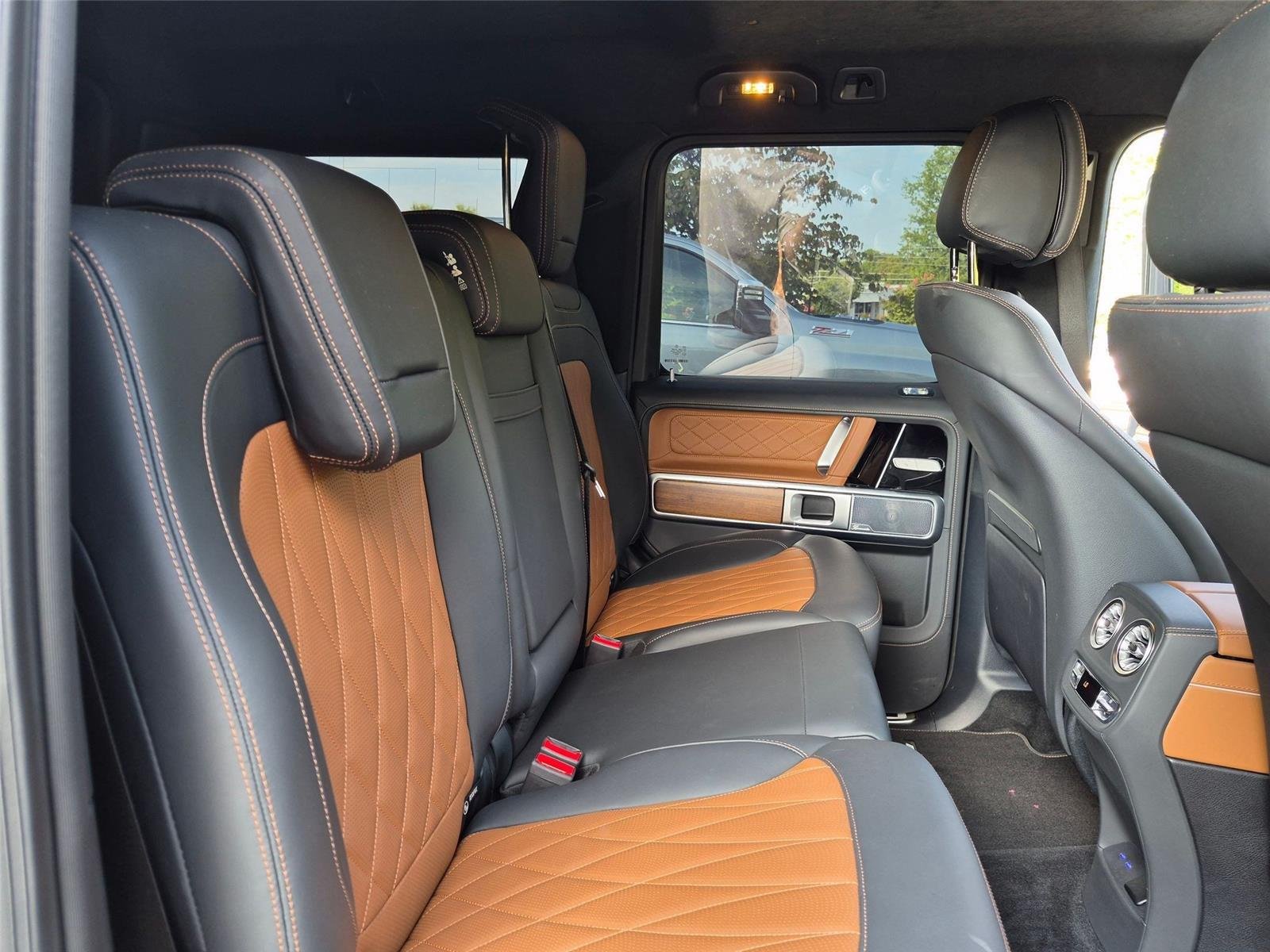 Used 2025  Mercedes-Benz G 550 image 30