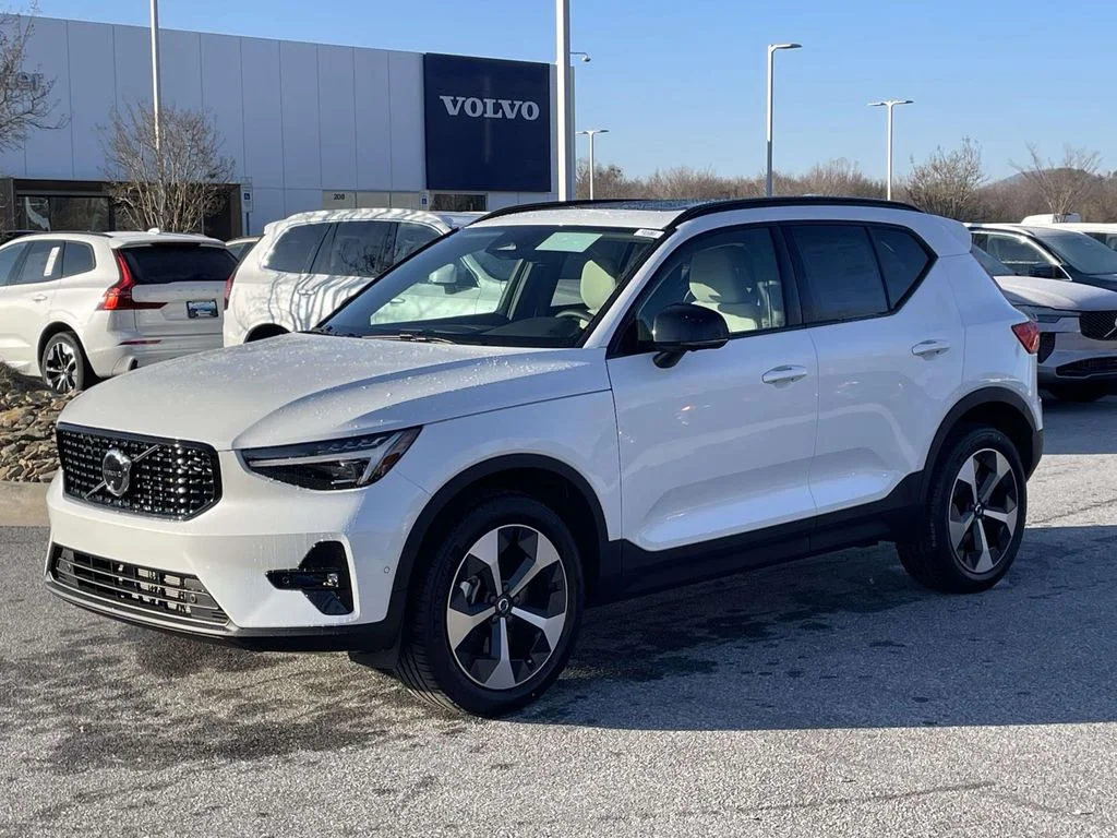 New 2026 Crystal White Volvo Plus image 24