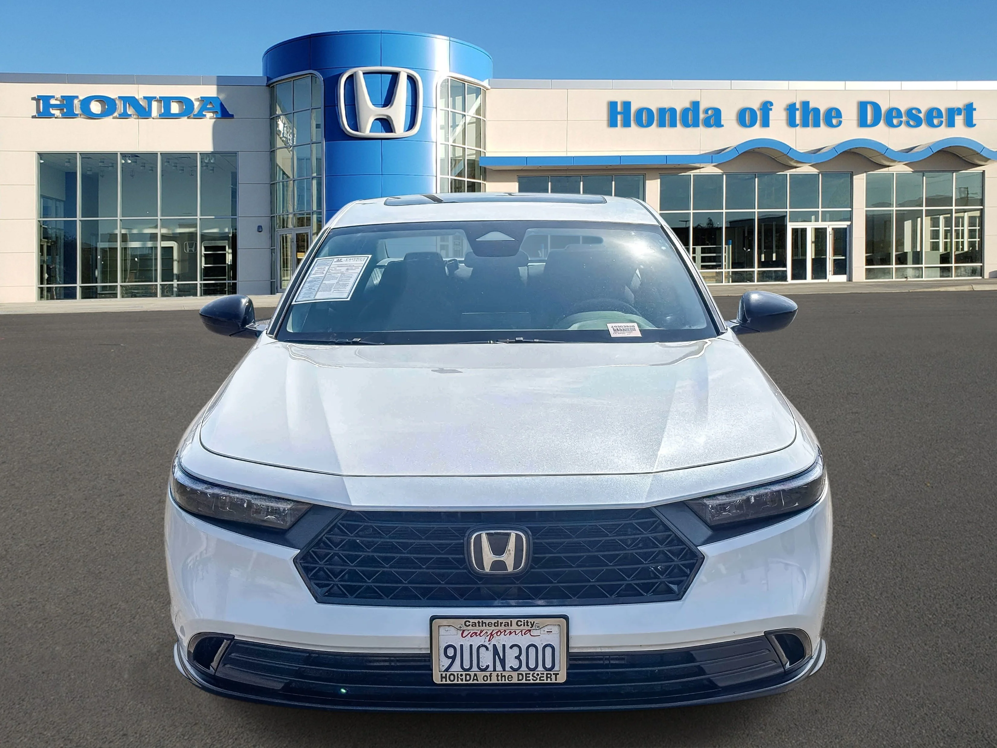 Certified Used 2025 Platinum White Pearl Honda SE image 2