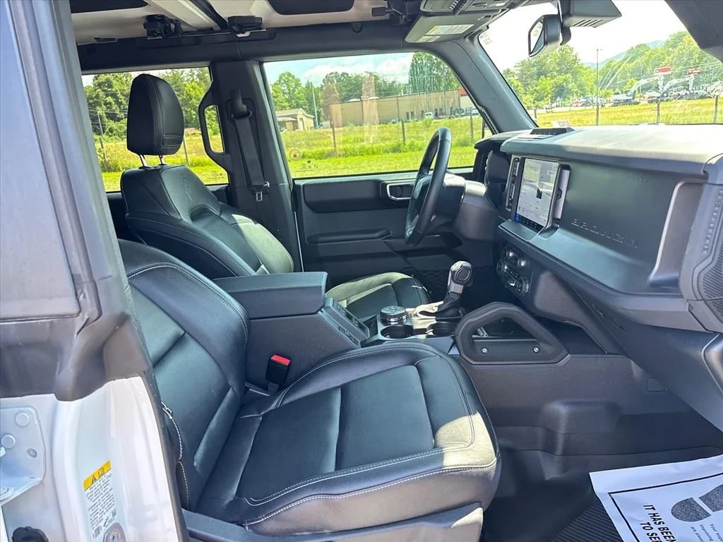 Used 2025 White Ford Badlands image 12