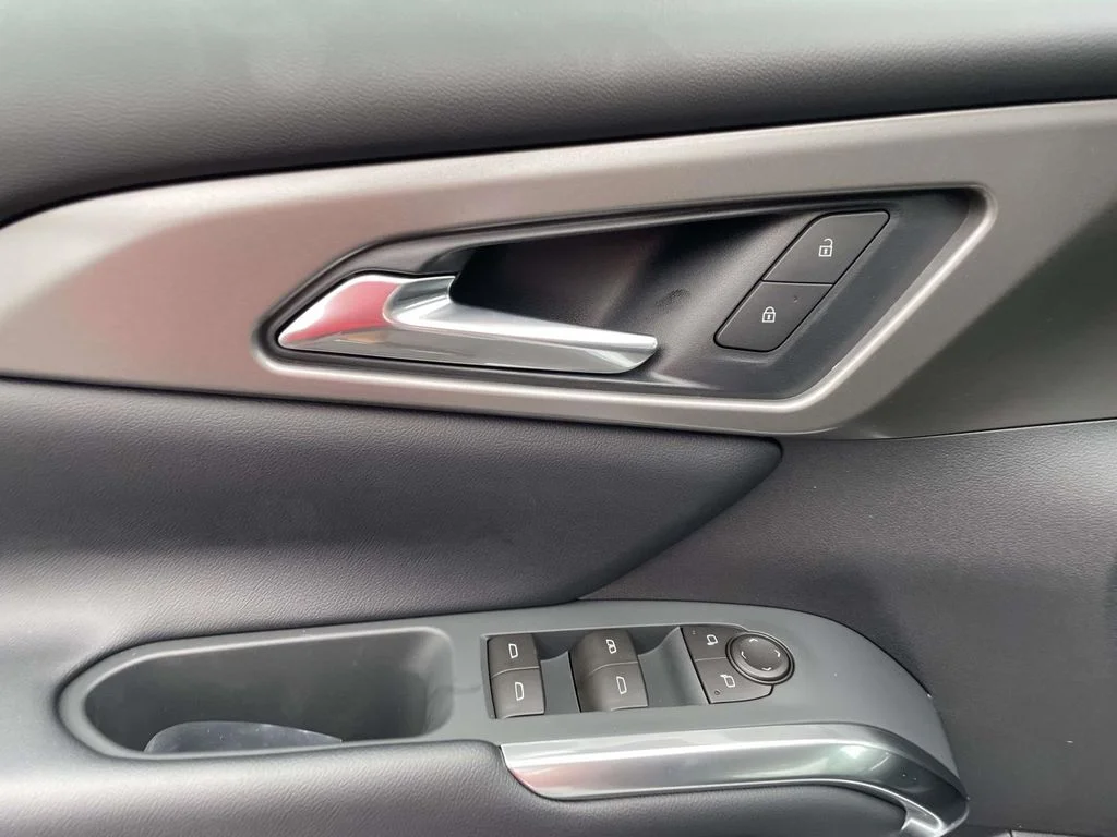 New 2026 Summit White Chevrolet LT image 19