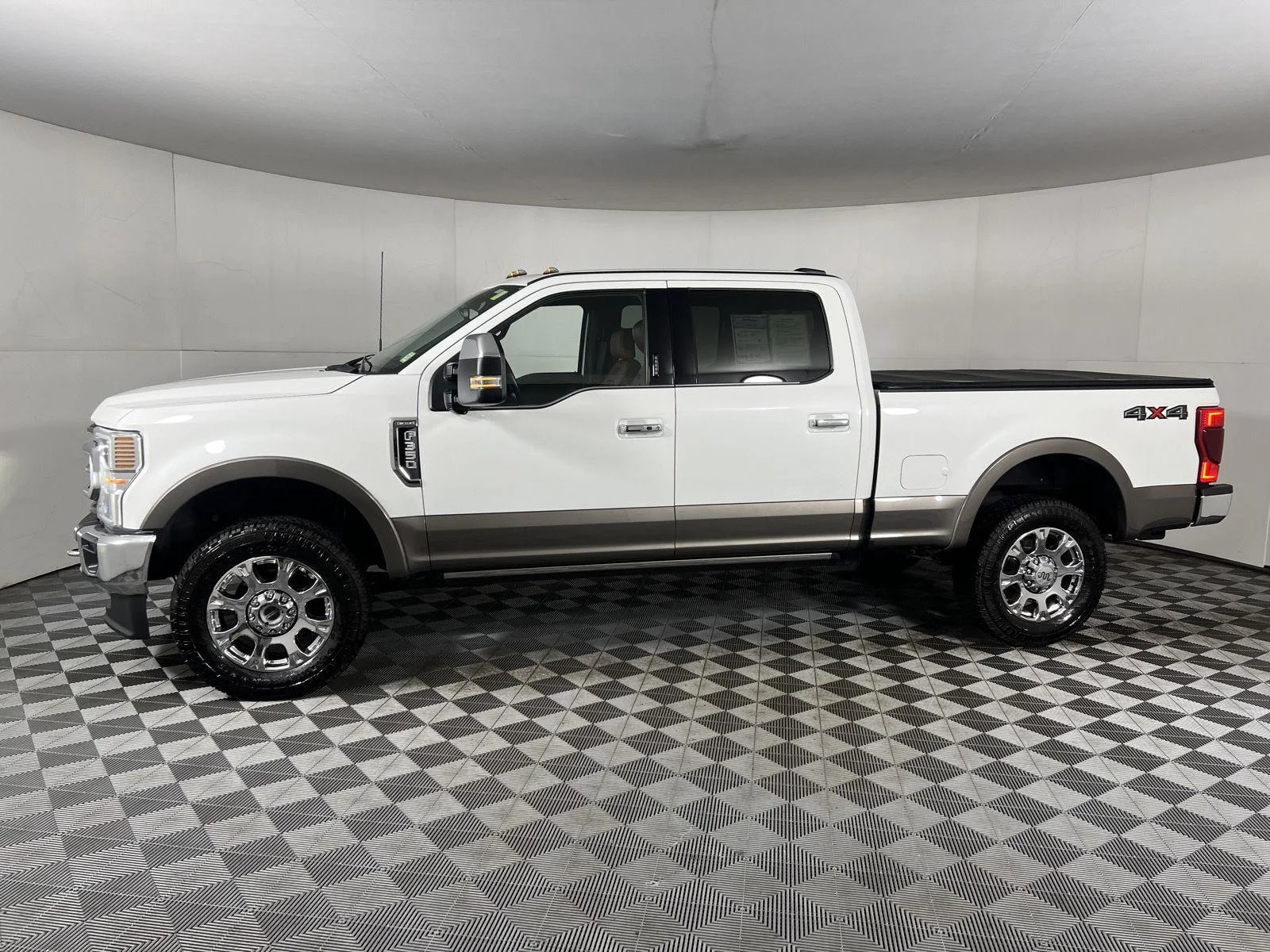 Used 2022 Wh Ford XL image 11
