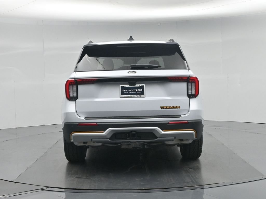 New 2026 Space White Metallic Ford Tremor image 25