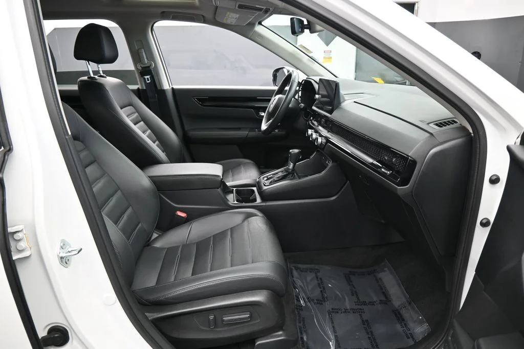 Used 2024 White Honda EX-L image 42